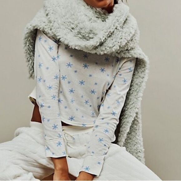 NWOT Free People Quilted Love Long Sleeves Snowflakes Ivory Top Crew Relaxed M - Picture 1 of 15